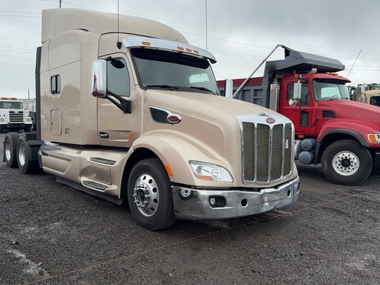 2016-peterbilt-579-image-3