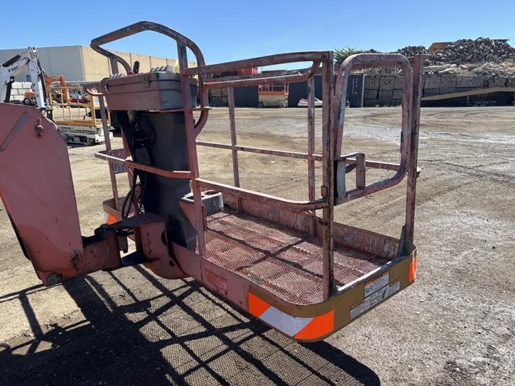 2003-jlg-600a-image-13