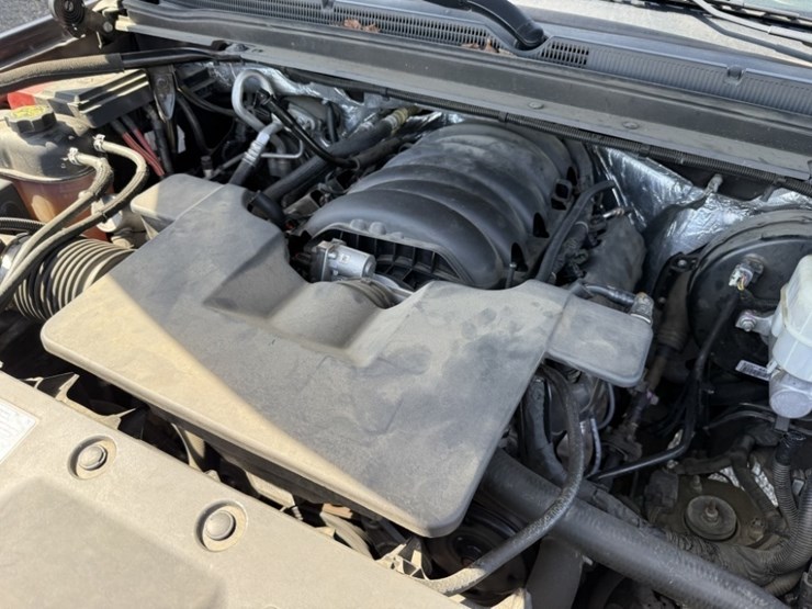 2015-chevrolet-tahoe-ls-image-11