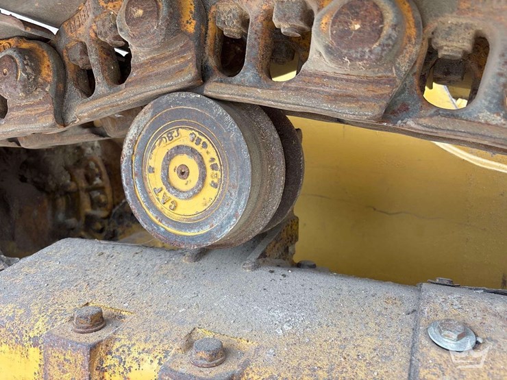 2015-caterpillar-d6k2-lgp-image-44