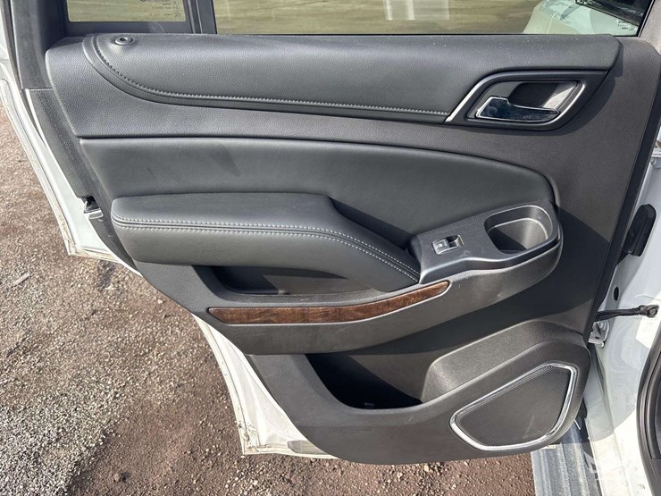 2016-chevrolet-tahoe-image-18