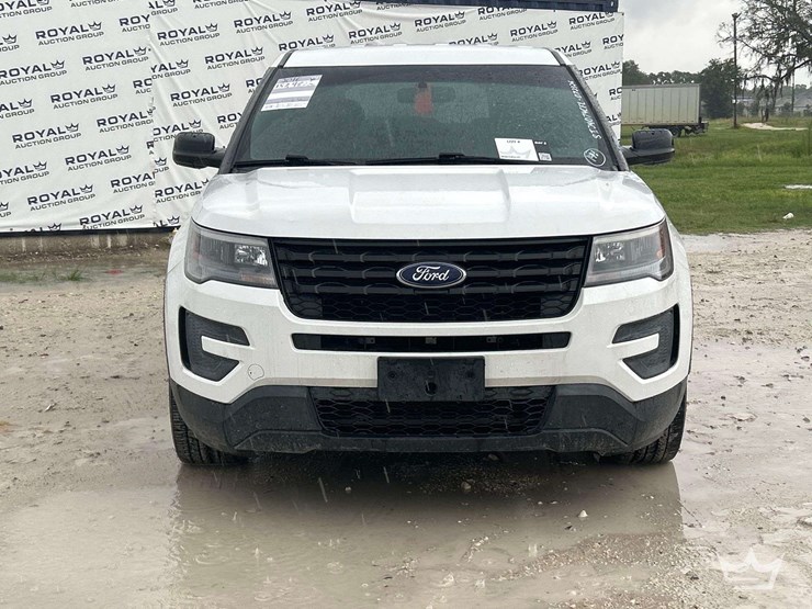 2016-ford-explorer-image-28