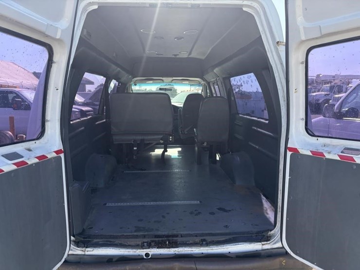 2007-ford-e250-image-16