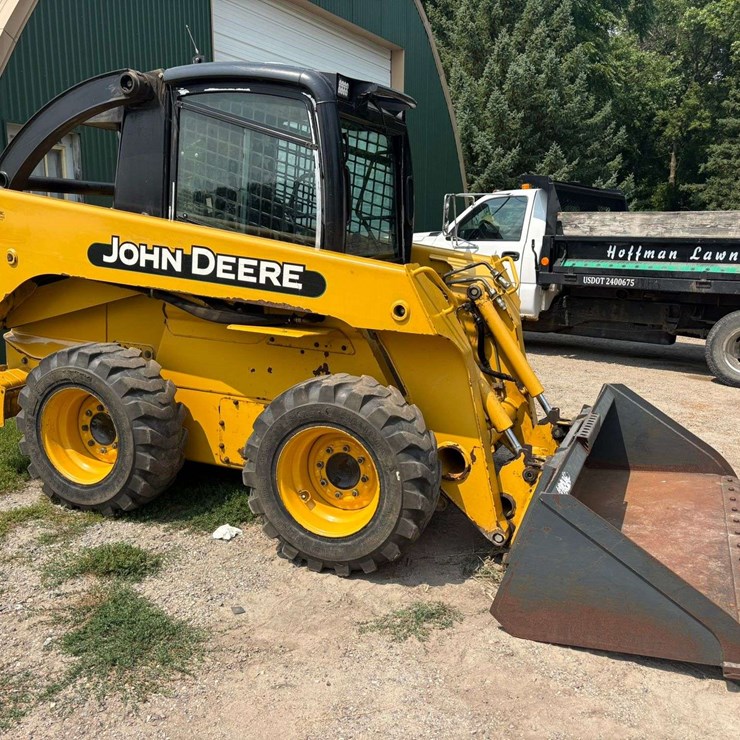 2001 JOHN DEERE 260