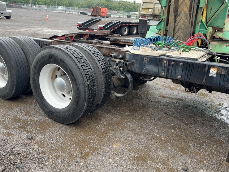 2006-peterbilt-385-image-4