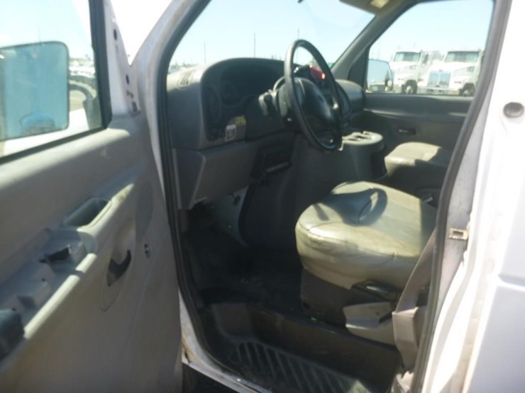 2000-ford-e350-image-14