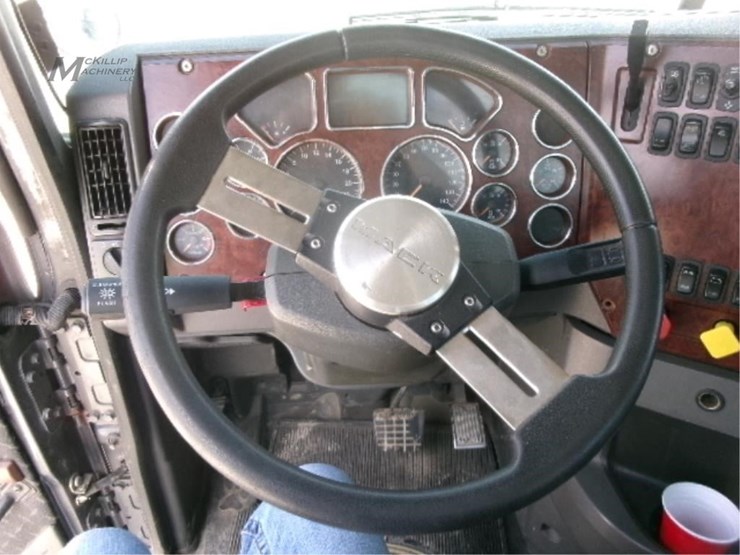 2017-mack-pinnacle-cxu613-image-24