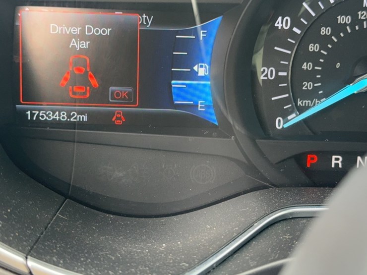 #3014-•-2016-ford-fusion-car-image-24