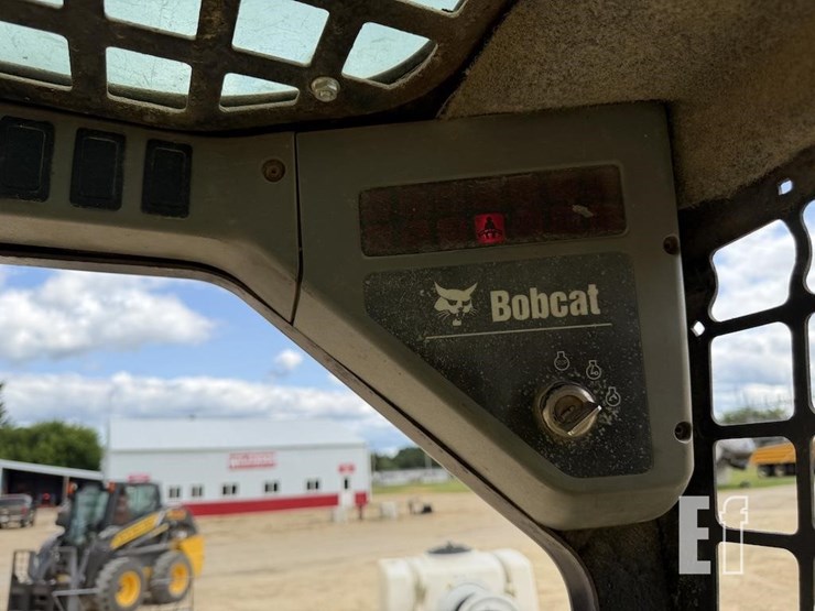 bobcat-s220-image-11