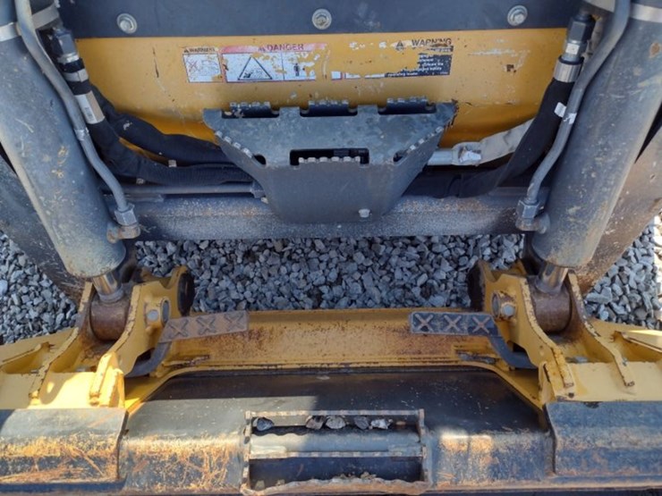 deere-318g-image-18