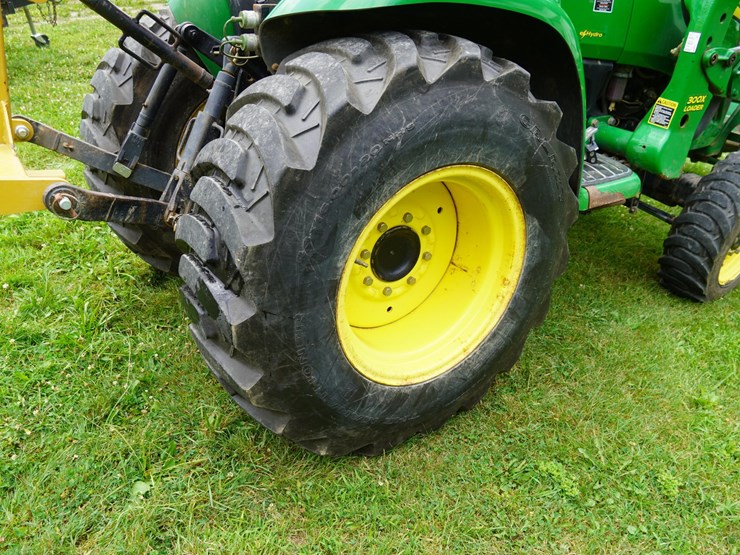 2007-john-deere-3320-image-10