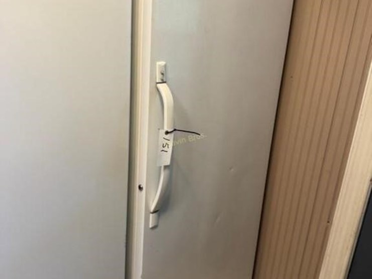 frigidaire-upright-freezer-image-1