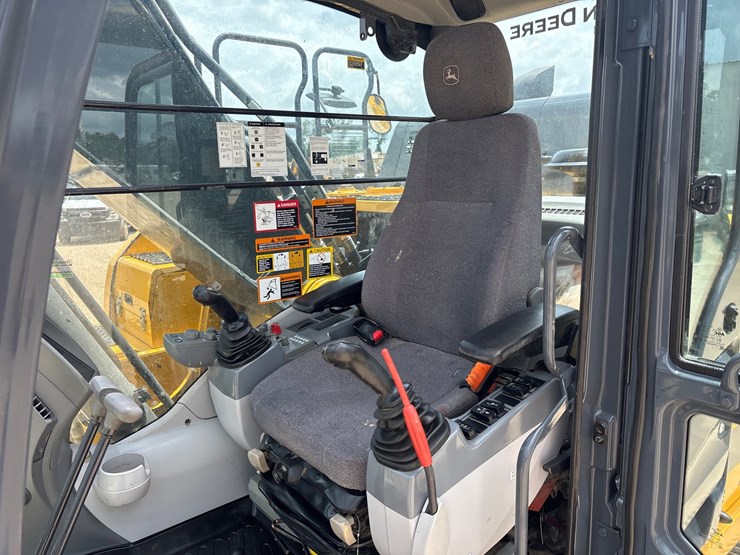 2023-deere-210-p-tier-image-5