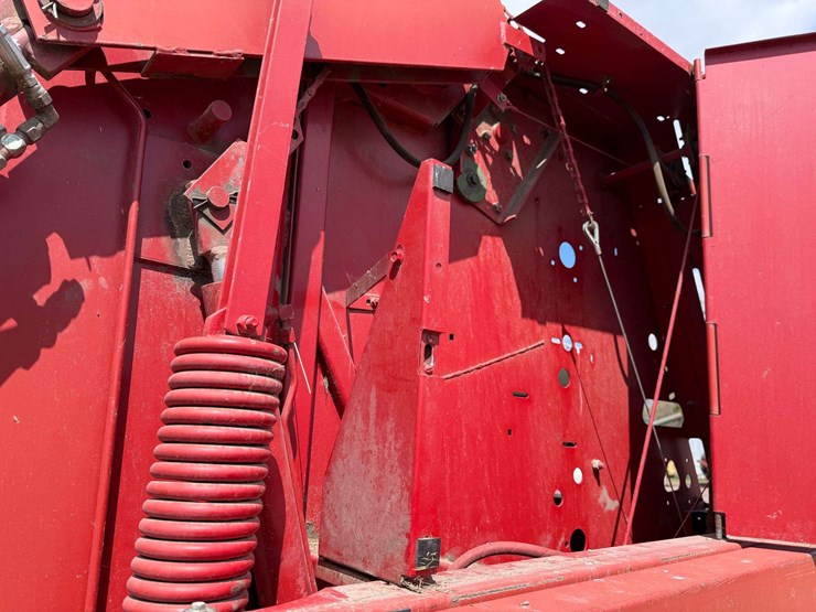 new-holland-664-image-39