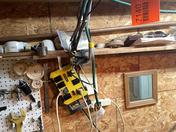 #7140-•-contents-of-wall-image-8