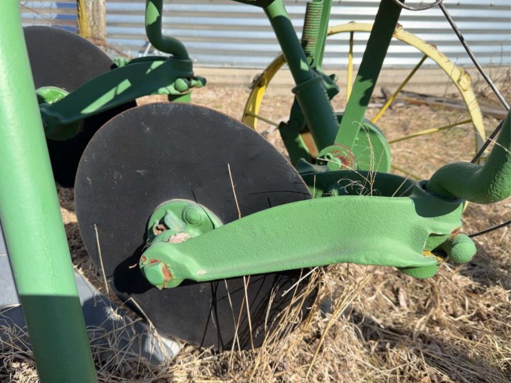 john-deere-pull-type-three-bottom-plow-image-15