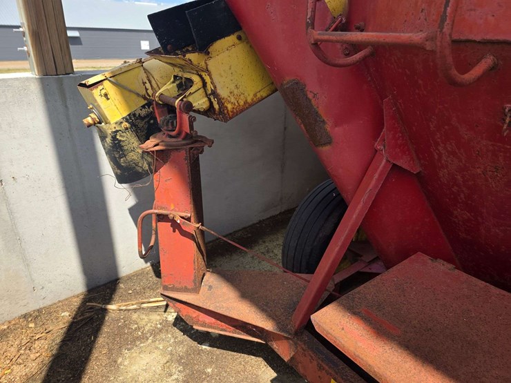 new-holland-352-image-20
