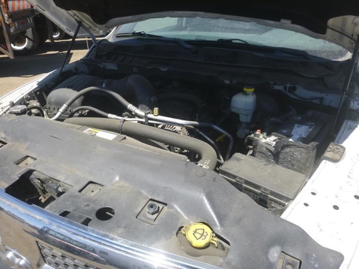 2016-dodge-1500-image-18