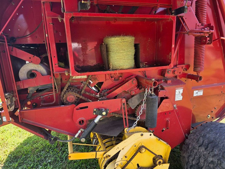 new-holland-br7090-image-24
