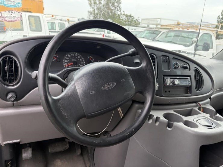 2001-ford-e350-image-14