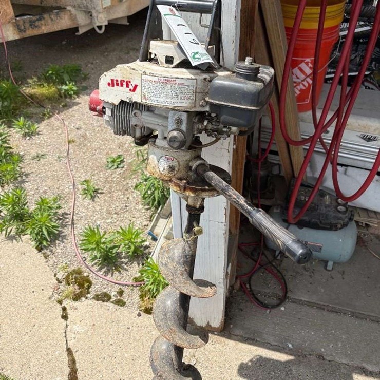 Jiffy Hole digger with auger, Tecumseh engine