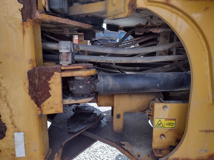 caterpillar-928h-image-35