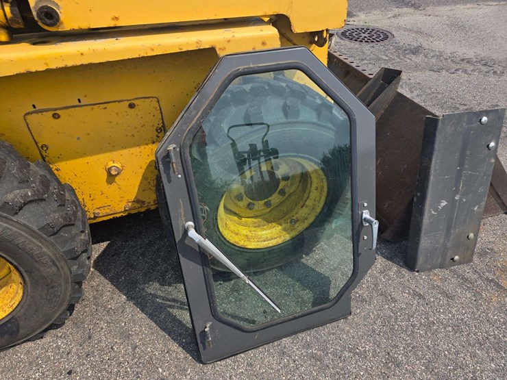 2000-gehl-5635-image-30