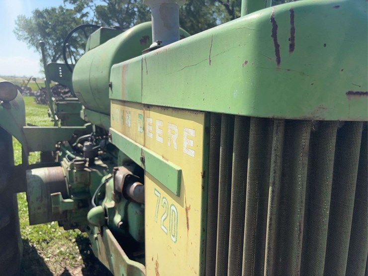 john-deere-720-image-15