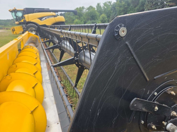 new-holland-74c-image-11