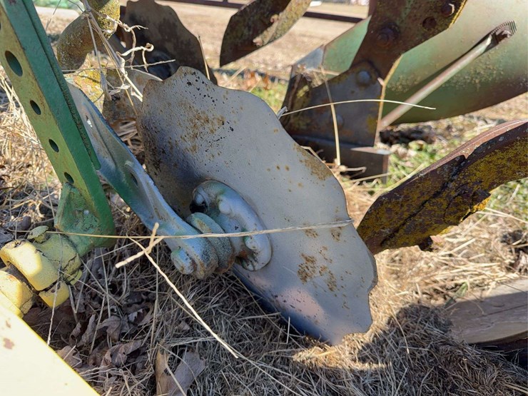 john-deere-three-point-two-bottom-plow-image-19