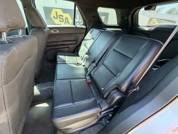 2018-ford-explorer-image-21