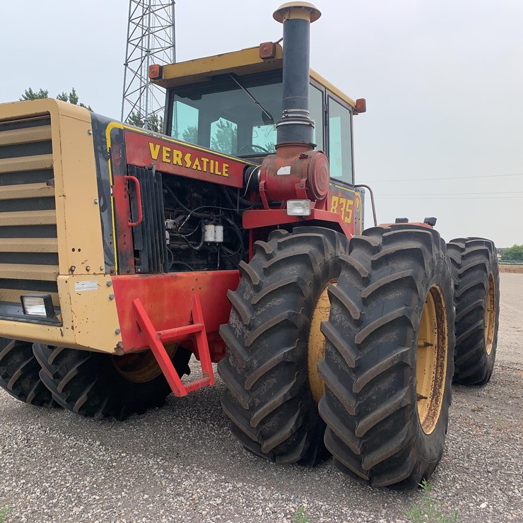 1979 VERSATILE 835