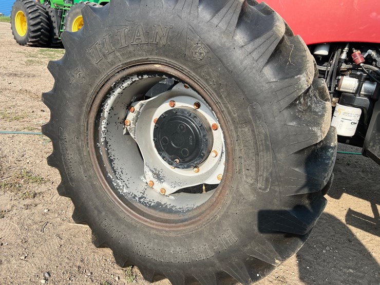 case-ih-jx1100u-tractor-image-22
