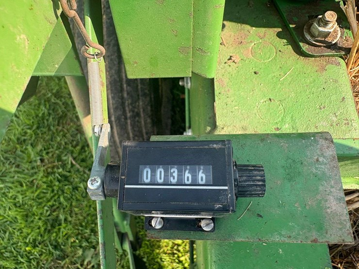 john-deere-336-image-25
