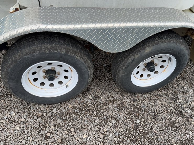 #2098-•-2007-tandem-axle-fuel-trailer-image-3