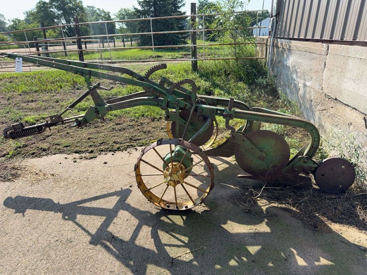 john-deere-12-image-13
