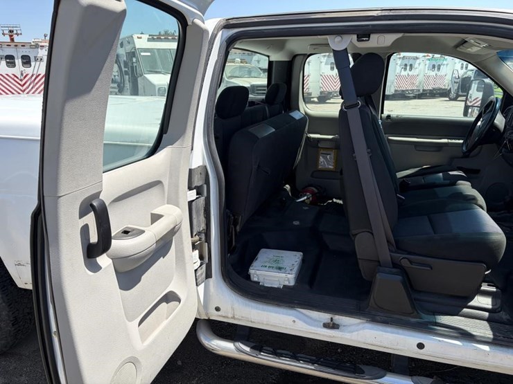 2012-gmc-sierra-2500-image-12