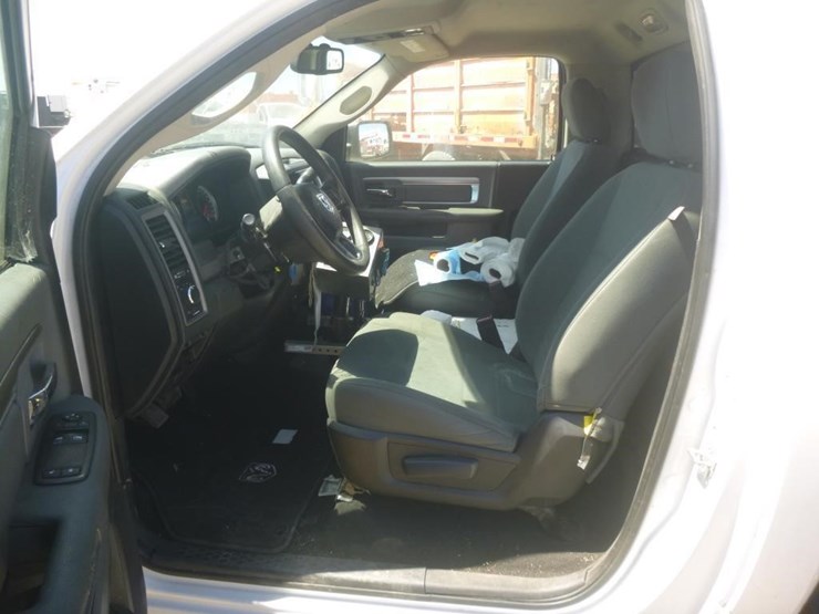 2016-dodge-1500-image-14