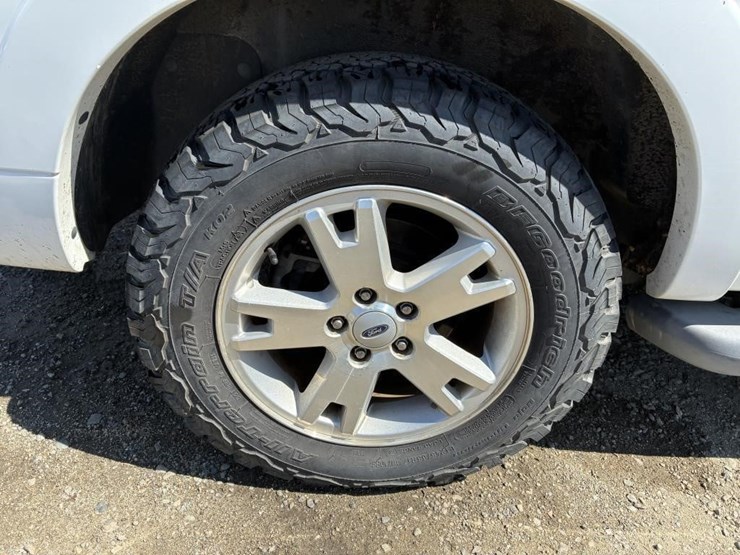 2010-ford-explorer-image-8