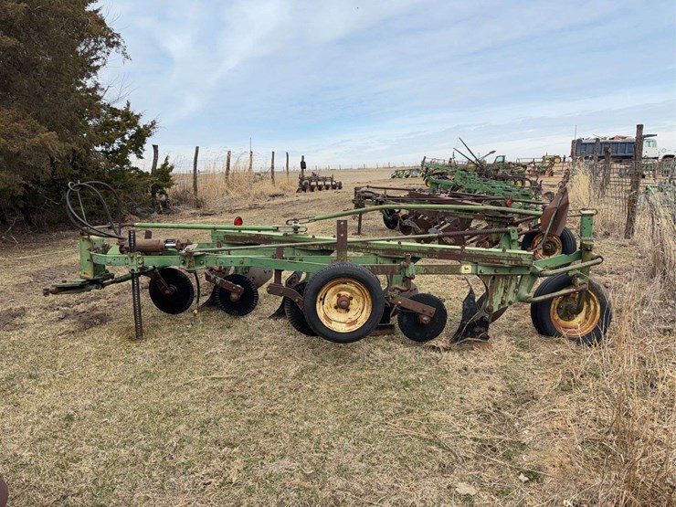 john-deere-pull-type-four-bottom-plow-image-2