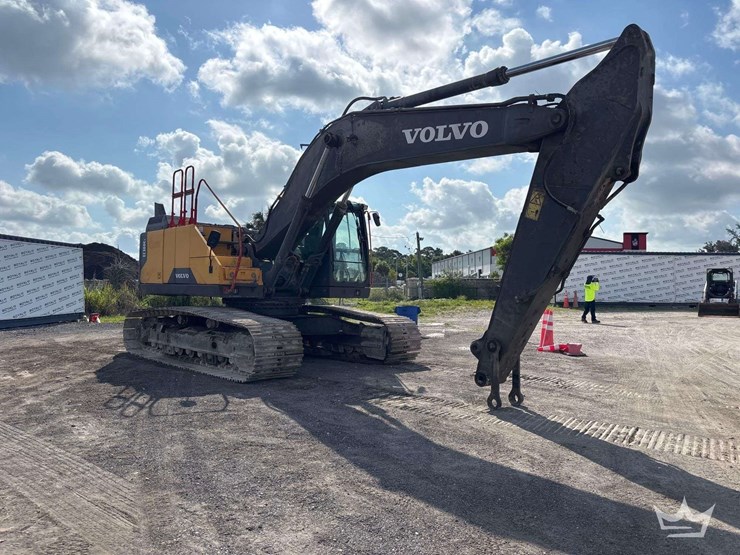 2016-volvo-ec300el-image-2