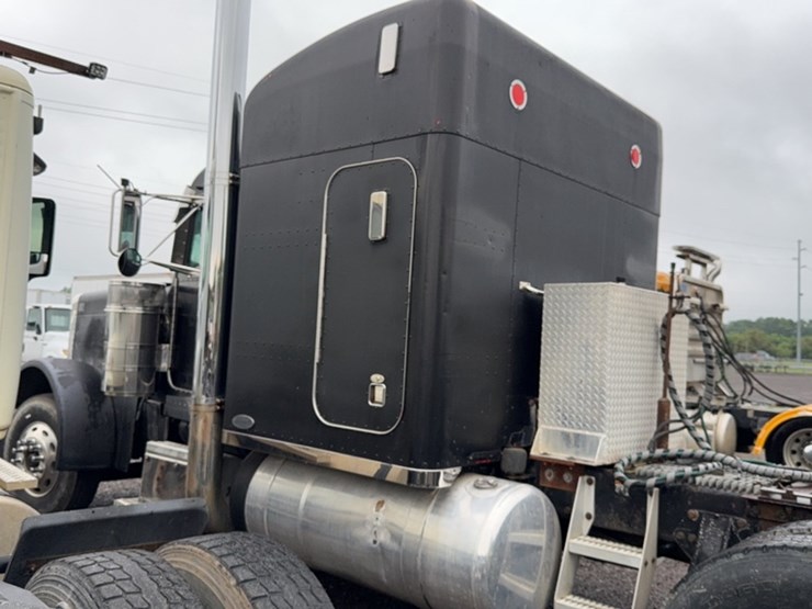 peterbilt-379-image-12