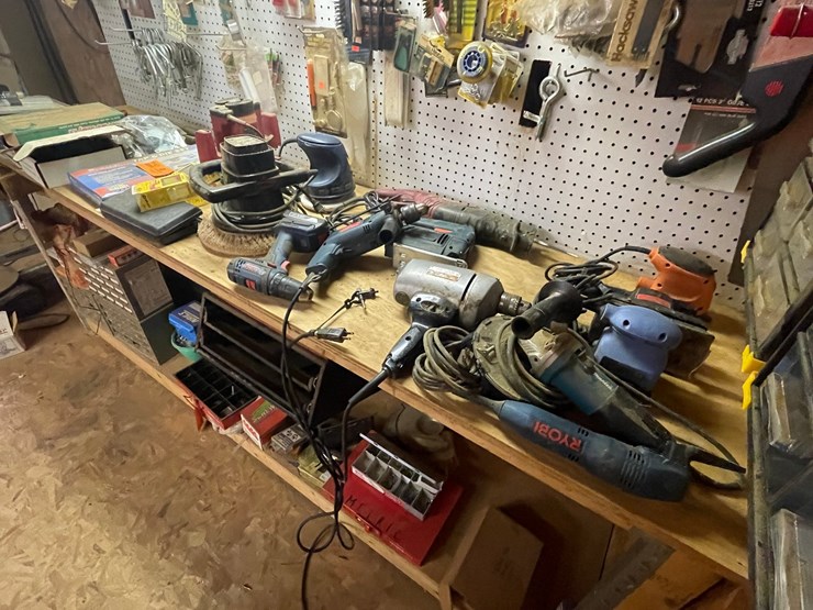 #7142-•-contents-of-table-top-image-2
