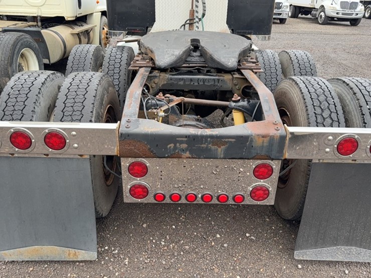 peterbilt-379-image-8
