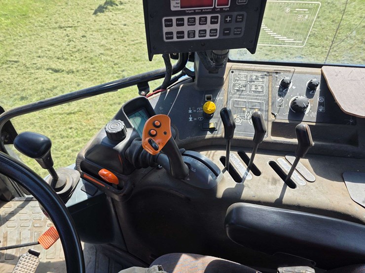 2003-new-holland-tm155-image-69