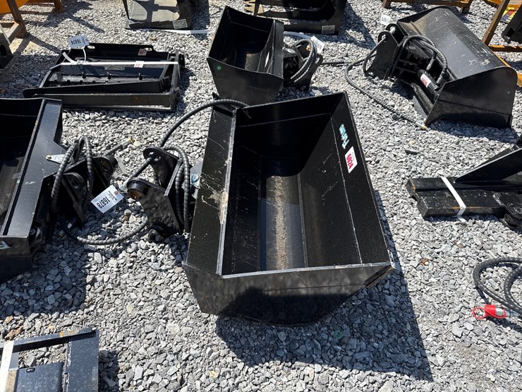 #6024-•-35"-excavator-hyd-tilt-bucket-image-3
