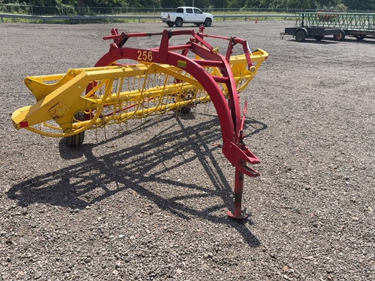 new-holland-256-image-2