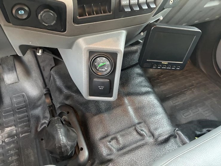 2016-ford-f650-xlt-image-18