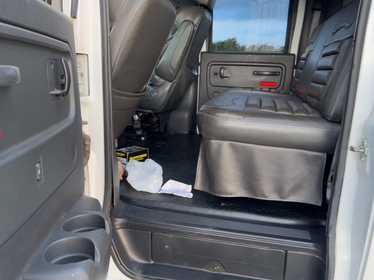 #3006-•-2006-chevy-c4500-flat-bed-truck-image-13