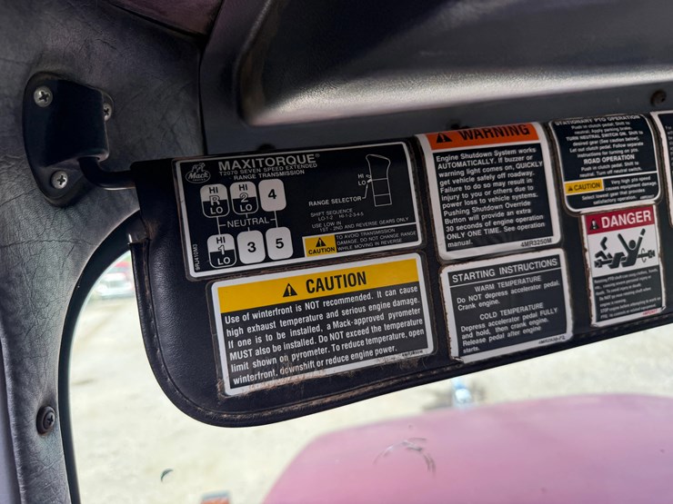 1993-mack-rd690s-image-19